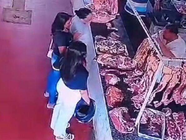 Uma adolescente foi esfaqueda pela madastra na bahia