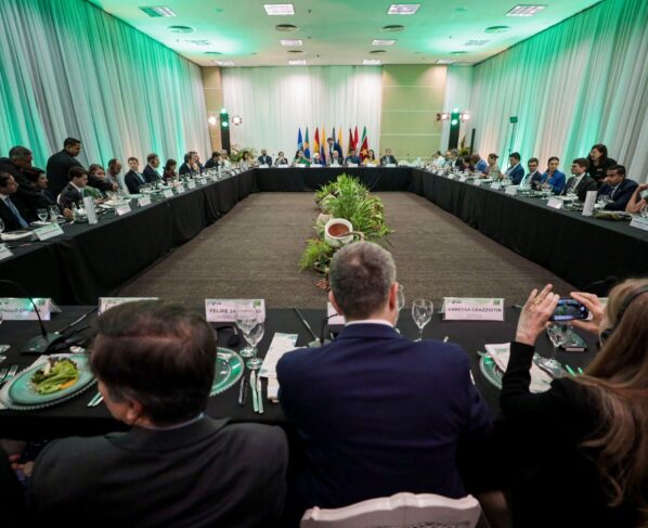 A manifestação pela mobilização, com destaque para os Estados Unidos, aconteceu junto à secretária do Tesouro dos EUA