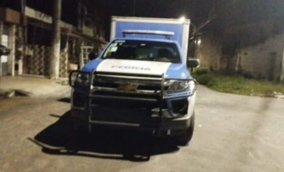 Homem de 26 anos tem casa invadida e é morto a tiros