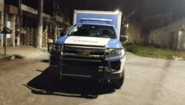 Homem de 26 anos tem casa invadida e é morto a tiros