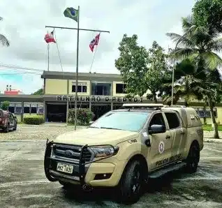 Homem é encontrado baleado dentro de carro em Camaçari