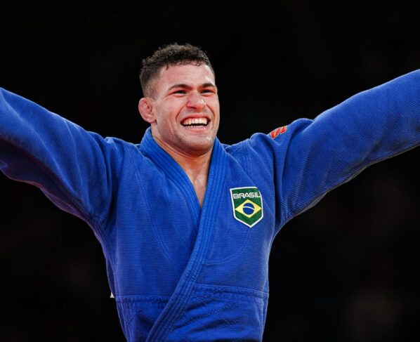 Judô: William Lima se classifica para final e garante primeira medalha ...