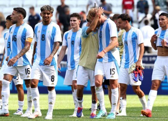 A Seleção Argentina deu um passo importante na busca por uma vaga nas oitavas de final da Copa do Mundo ao vencer o Iraque por 3 a 1