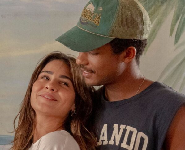 Sandra surpreende a todos e decide ficar na fazenda com o pai