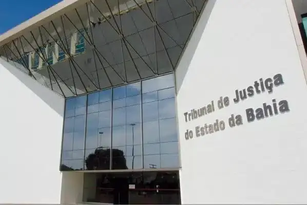 Servidora é condenada por loteamento irregular em Camaçari