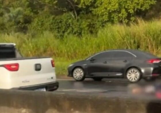 Duas pessoas morrem atropeladas por carreta na BR-324, em Simões Filho