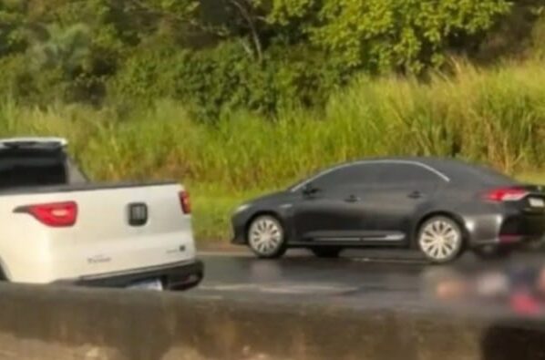 Duas pessoas morrem atropeladas por carreta na BR-324, em Simões Filho