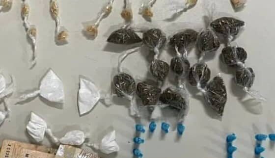 Dupla é presa em flagrante por tráfico em Dias d’Ávila