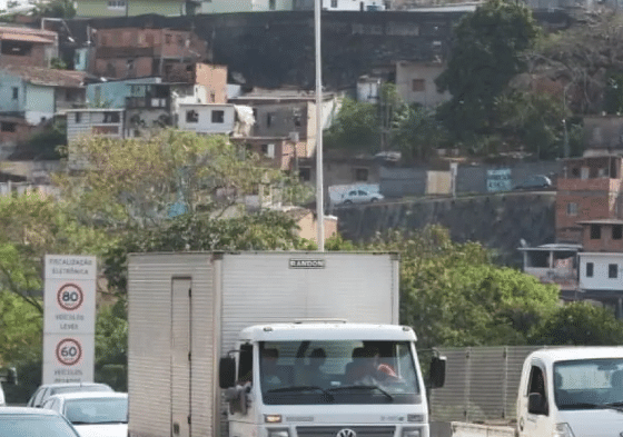 Acidente entre motos causa congestionamento na BR-324