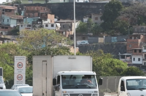 Acidente entre motos causa congestionamento na BR-324