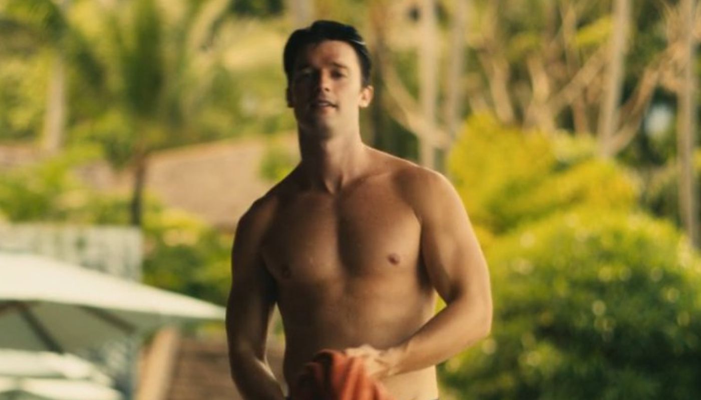 Filho de Arnold Schwarzenegger aparece pelado em série e imagens
