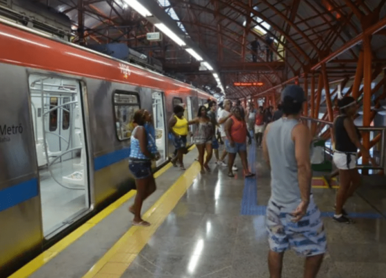 Um projeto de lei em andamento na Câmara de Salvador tem como proposta a implementação de um vagão exclusivo para mulheres no sistema de metrô da cidade.