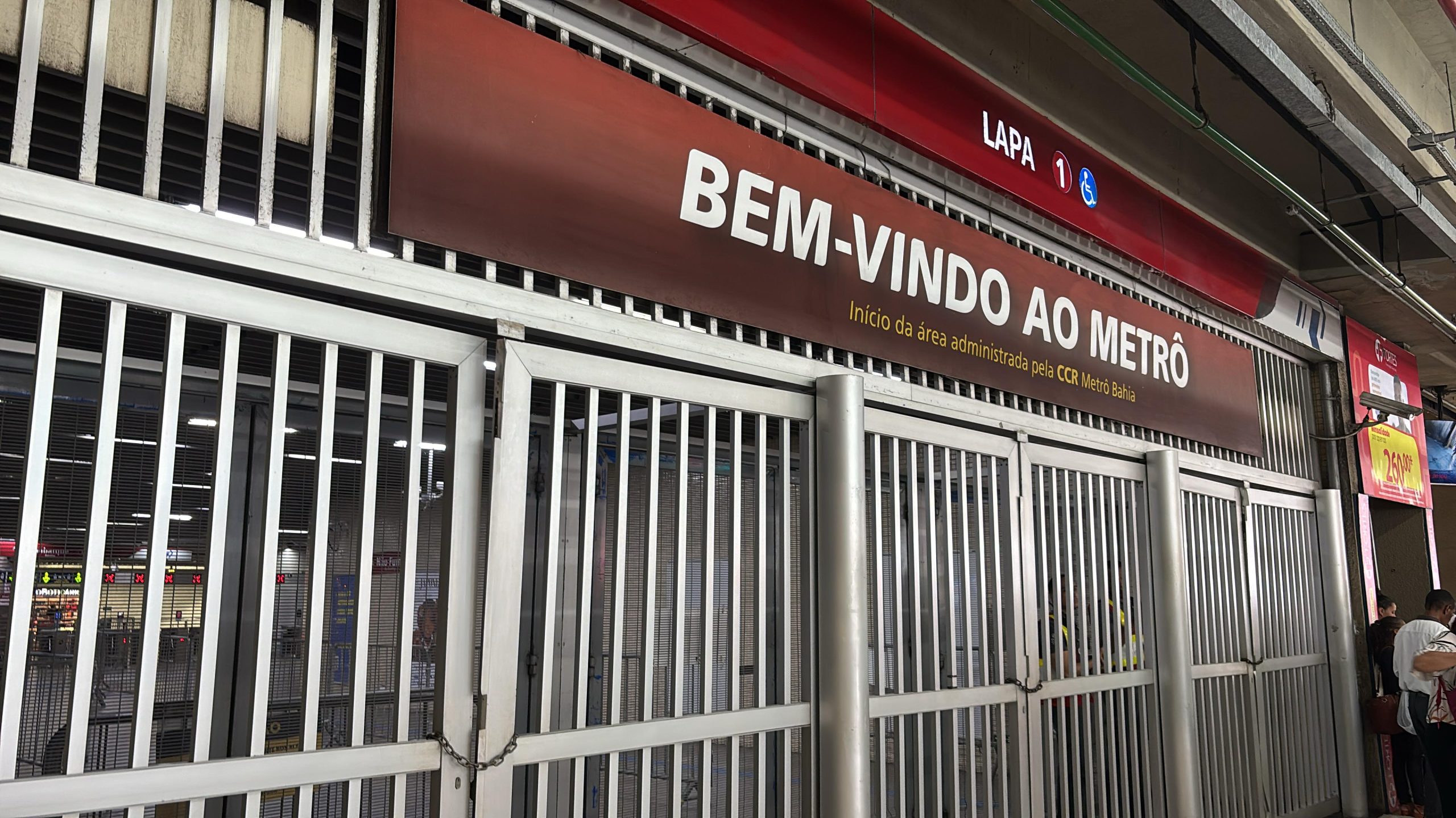 Metro R1 Linha 1 do metrô sofre nova paralisação e passageiros enfrentam ...