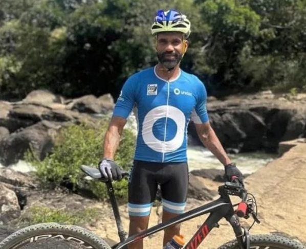 O ciclista treinava para uma competição