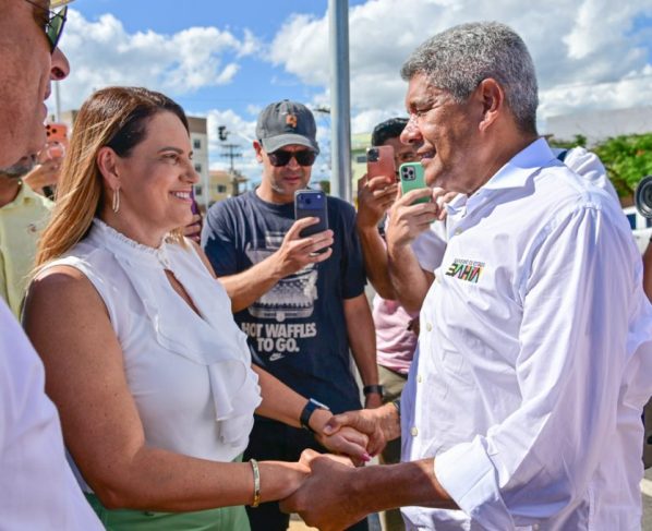 Sheila Lemos e Jerônimo Rodrigues. Foto: PMVC/Divulgação