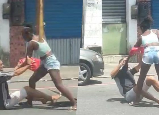 homem esfaqueado na calçada