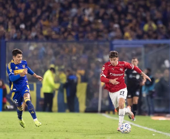 Diego Tarzia em jogo contra o Boca Juniors