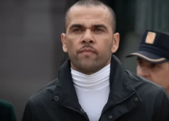 Justiça bloqueia R$ 7,7 milhões de Daniel Alves em ação ligada ao São Paulo. Entenda!