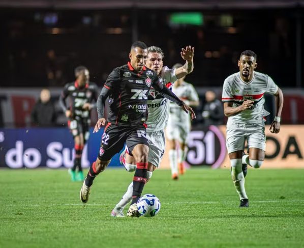 Lucas Braga em São Paulo x Vitória — Foto: Victor Ferreira/EC Vitória