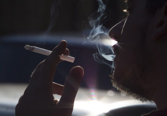 Deputado propõe proibir venda de cigarros para nascidos a partir de 2009
