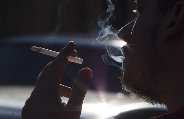 Deputado propõe proibir venda de cigarros para nascidos a partir de 2009