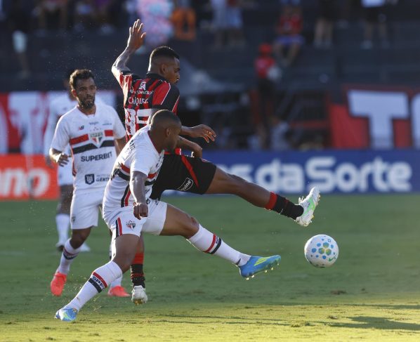 Partida entre Vitória e São Paulo no Barradão. Foto: Rubens Chiri/São Paulo FC
