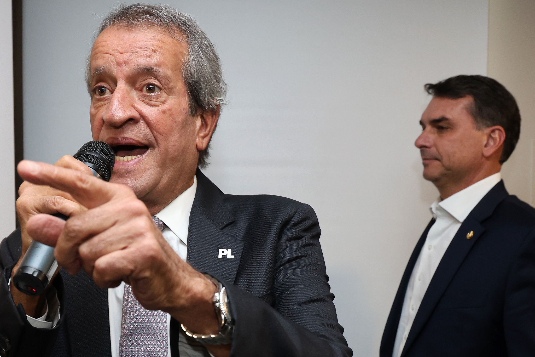 Valdemar Costa Neto e Flávio Bolsonaro. Foto: Beto Barata/ PL/Divulgação