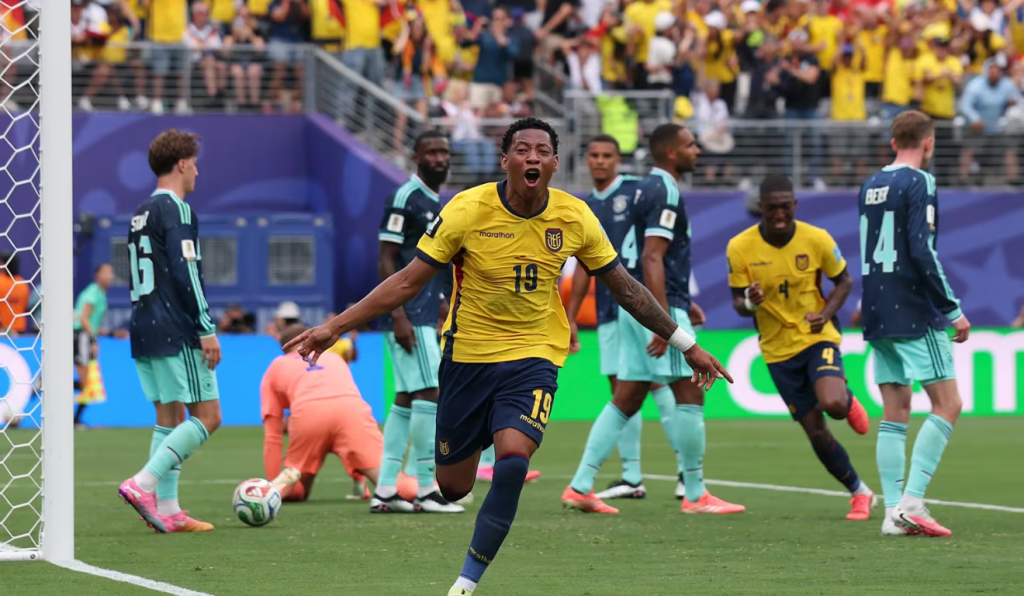 Equador vence a Alemanha, avança e ajuda a definir classificados do Grupo E