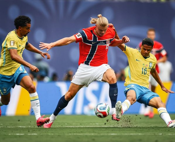 Erlin Haaland em jogo do Brasil contra a Noruega. Foto: Divulgação/Instagram/@erling