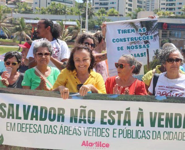 Aladilce (de amarelo) integra o SOS Áreas Verdes Foto: Divulgação