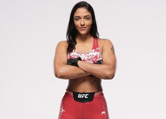 Alice Pereira, o novo fenômeno baiano do UFC: vitória dominante rende bônus de R$ 500 mil