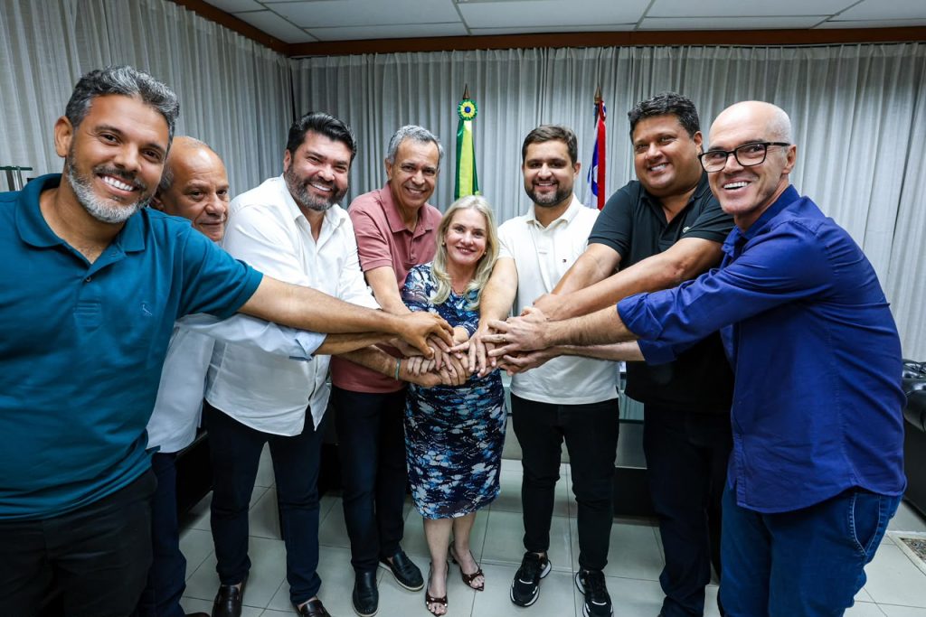 Presidente Ivana Bastos e a nova bancada do PDT. Foto: Divulgação/Vaner Casaes
