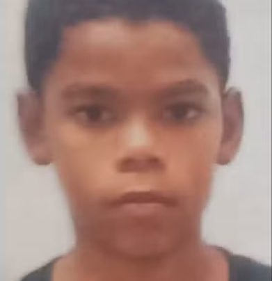 Menino de 11 anos foi morto a tiros dentro de casa em Feira de Santana