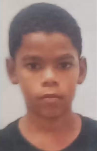 Menino de 11 anos foi morto a tiros dentro de casa em Feira de Santana