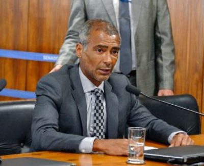 Romário abre mão do salário do Senado durante cobertura da