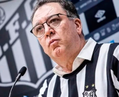Vila Belmiro amanhece com faixas de protesto após sequência negativa