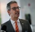 Zema volta a criticar Flávio Bolsonaro e fala em “traição” ao Novo